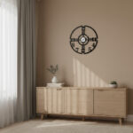 ⁦שעון קיר ממתכת – עיצוב עגול גאומטרי תעשייתי⁩ – תמונה ⁦2⁩